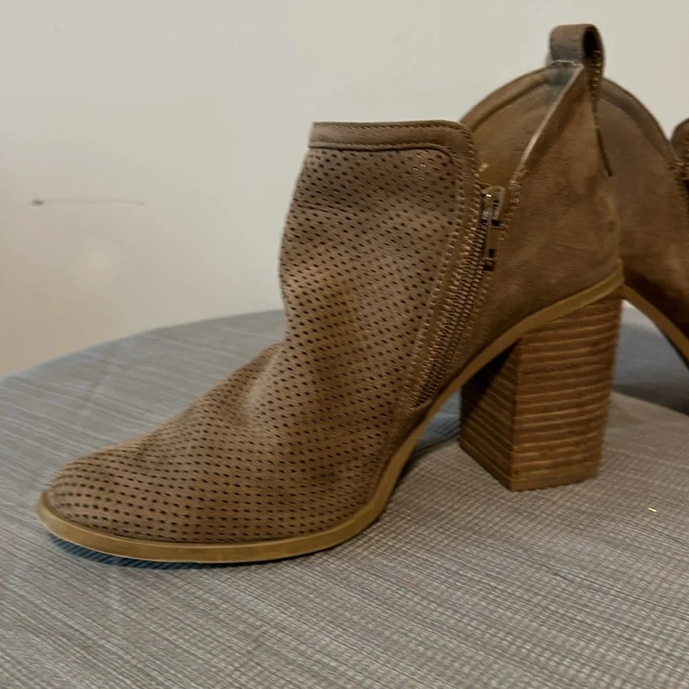 Madden Girl Evita Tan Heel Boots Booties Chunky Heel Shoes Size 10